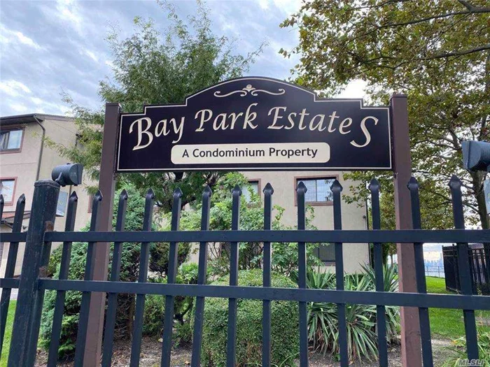 Renovated 2bedroom 2bathroom condominium in beautiful waterfront gated community. Community swimming pool and indoor clubhouse.Open concept living room and dinning room with big balcony. Hard wood floor through the apartment.Good size bedrooms with lots of closets.Must See!!