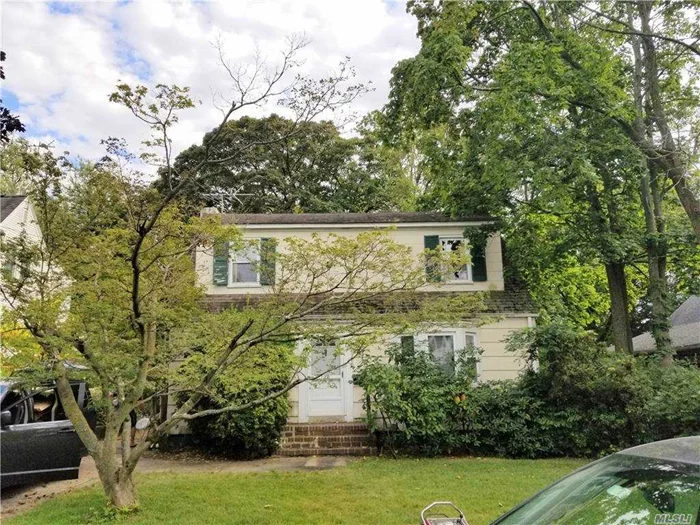 This is a beautiful Victorian style home consisting of 4 bedrooms, 2 full bathrooms, a living room, dining room, kitchen and a spacious sunroom that sits on a 5, 000 sq foot lot in school district Manhasset- 6 in the town of North Hempstead. The house is in its original condition with a huge potential to renovate to your liking and make your dream home come true.