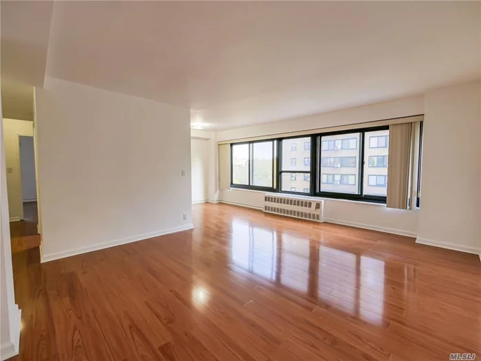 Party Room, Laundry Room, Playground, Natural light, new wood floors, freshly painted. Close to all, trains and buses to NYC. Mall near by. PET FRIENDLY