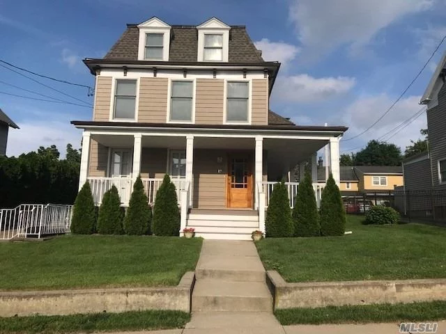 Renovated Upstairs Apartment Large Kitchen, Dishwasher, BR, 2nd Br/Dining room, Washer/Dryer, Closets, Closets, , RENT INCLUDES HEAT. Stroll To The Shops , Restaurants, Main Street In Lovely Oyster Bay!