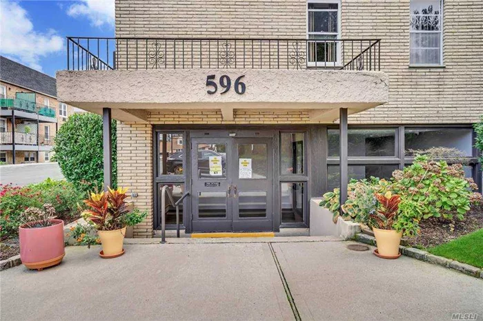 Elevator bldg Condo, large 1 Bedroom apt, with south facing private patio. Modern flooring, high-hats, renovated Bath,  lots of space for Work From Home, lots of closets! Your own private brick patio for your enjoyment, BBQ allowed, beautiful inground swimming pool. on-site laundry room, bike storage, storage room, Recreation room. beautifully maintained condo, 1 parking spot assigned in the underground garage, elevators and ramp for easy access into the building. New lobby/entryway renovation! Cat allowed, no dog.low taxes an maintenance!
