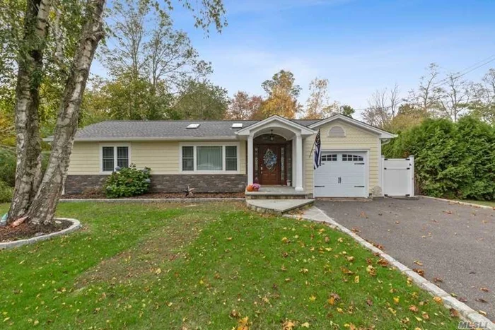 Recently Renovated inside and out. This little dollhouse, 3/4 mile to the Beach, Close to Local Restaurants & Shops. This is a true beach move in ready home. Beautiful Deck with Canopy, could be a She Shed. Very Private. Across From Jedediah Hawkins House is in a Prime Location.