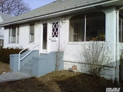 Cozy Cottage in The Walks neighborhood has wood floors--sunroom, livingroom, kitchen with dining area that opens to side deck, 3 bedrooms, bath. Washer/Dryer.