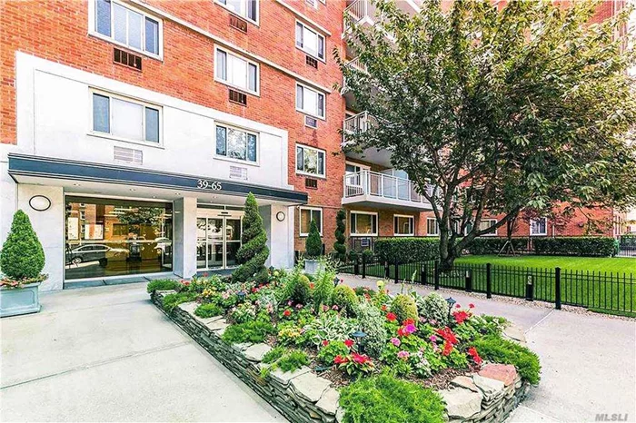 Located On The Tenth Floor, Beautifully Renovated Co-Op With Granite & Stainless Appliances In Kitchen, Wood Look Floors, Lots Of Space. Tons Of Amenities Including Laundry Room, Gym, Storage, Party Room & Parking (Waitlist).