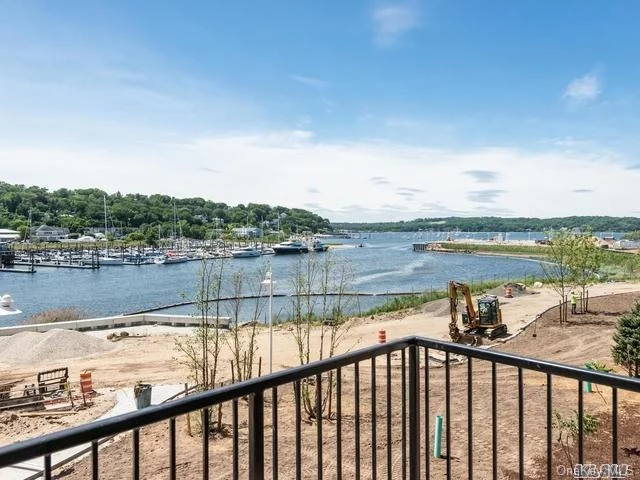 Set On 56 Waterfront Acres, Garvies Point Is The North Shore&rsquo;s Most Dynamic New Community. The Beacon Comprises 167 Picturesque One, Two And Three Bedroom Condominiums Within 1 Hour Of Manhattan. Exclusive Resident Services Including A Doorman & Concierge, Building Amenities Including A Fitness Center, Yoga Studio, Library, Lounge, Screening Room & Outdoor Pool., Additional information: Appearance:Mint