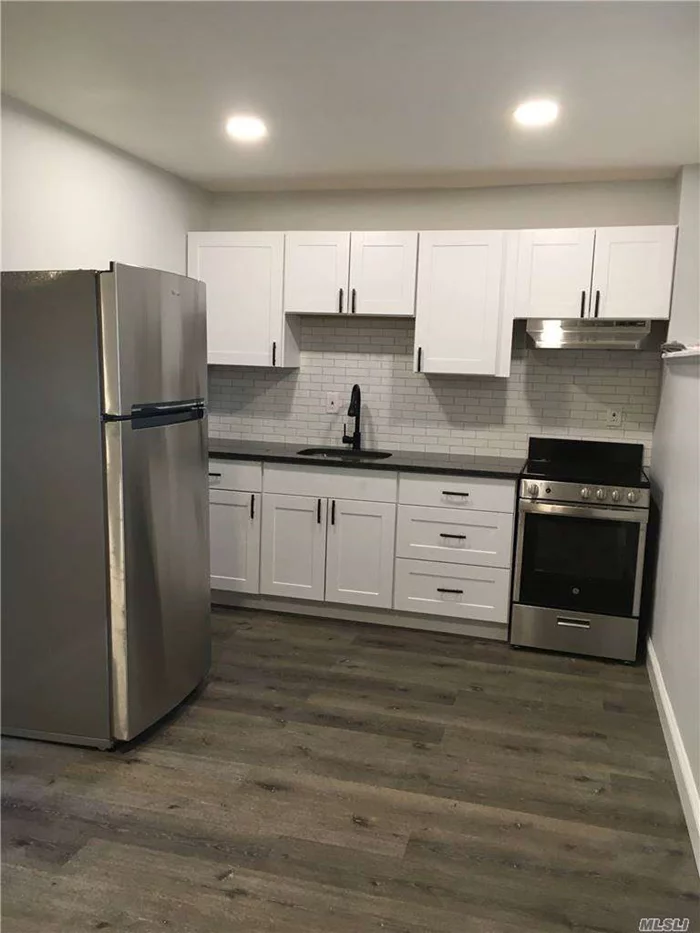 Duplex in Northport. Close to Town Beach, Shops/Restaurants. Clean and neat apartment with New Kitchen. New patio to be completed and fencing. Tenant pays 1-Month commission.