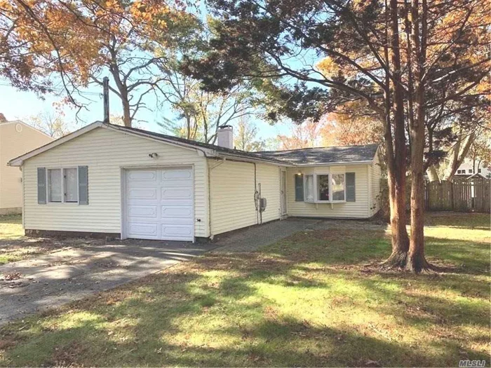 Well maintained Ranch Style Home Situated On A Quiet Tree Lined Street. This Home Features 3 Bedrooms, 1Bath, Lr/Dr, Eik With Center Isle, A Private Back Yard With An 18X36 In Ground Pool And A Deck That Is Great For Entertaining. Just Minutes From The LIRR, Lie And Sunrise Hwy.