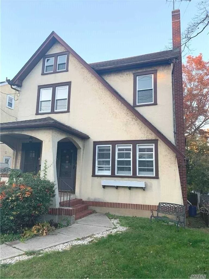 Charming 2 Bedroom Apartment In Oyster Bay. Large LR w/Fplc Leads To The Updated Kitchen w/ Large Eating Area. Plenty Of Closets For Storage. New Full Bath. Washer/Dryer. Includes Use Of Yard And Driveway. Convenient To Town, Restaurants, Shopping, LIRR And Beaches.