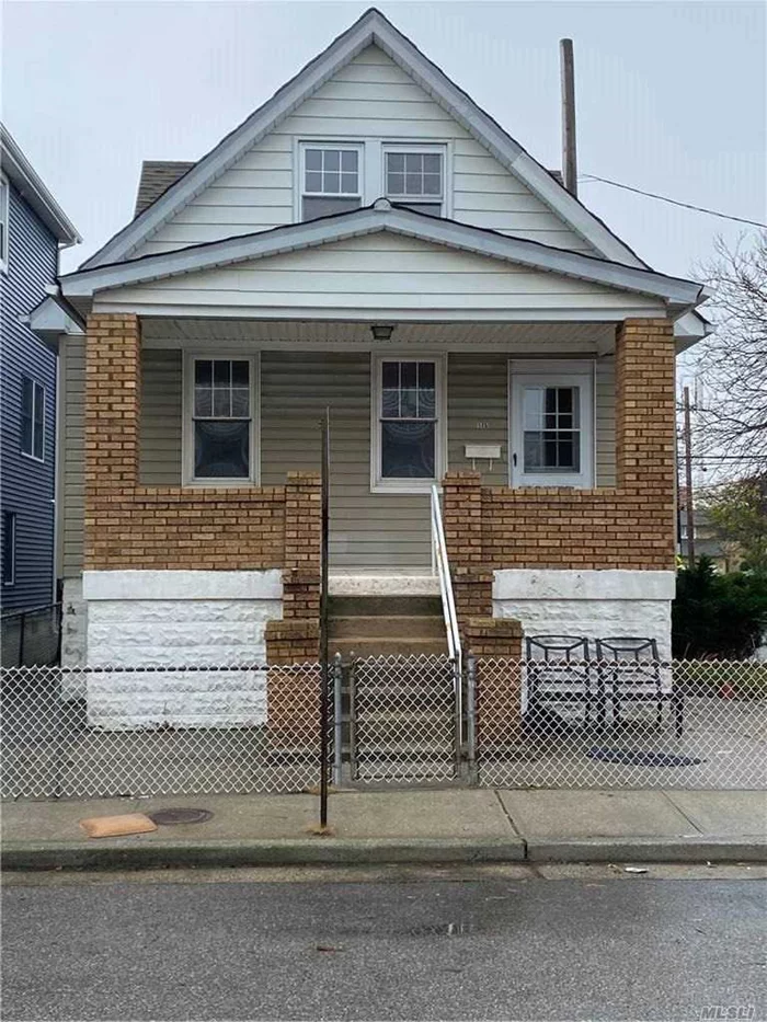 Large full house rental in the heart of the Westend. Great Bay Views from the Front Porch. 4 Bedrooms, 1 Full Bath and two half baths. Full basement with W/D and wash basin. Street parking and has a garage.