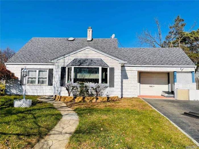 Expanded cape on large coner lot. Over sized property with plenty of room for pool and entertainment. new renovations and detached garage. Great school, free access to Levitton Pools.