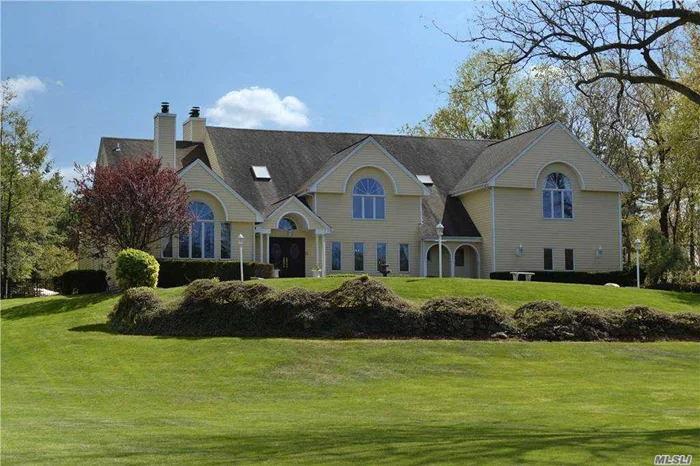 Beautiful 5 Bedroom Colonial On Desirable Cul-De-Sac. Grand Two-Story Foyer W/Bridal Staircase, Living Rm W/Fireplace, Formal Dining Room, Library W/Fireplace. Gourmet Kitchen. Two-Story Family Rm W/Fireplace, Luxurious Master Suite W/Fireplace, Marble Bath And Separate Exercise/Sitting Rm. 2 Acres With Gorgeous Pool. Oyster Bay Cove Beach & Mooring Rights. Syosset Sd#2.