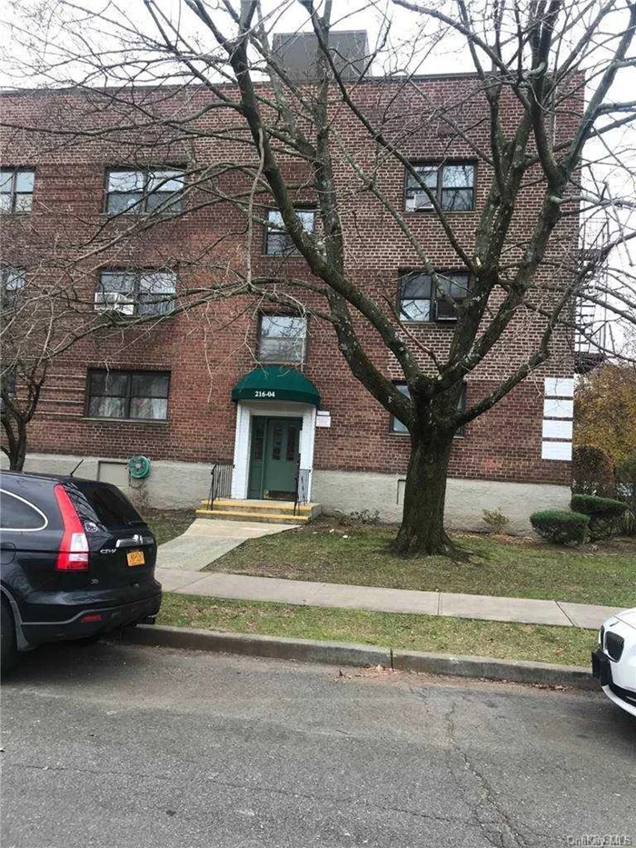 Convenient location close to shops transportation, LIRR.Inground pool(extra fee). Parking available. Corner unit lots of windows bright and spacious! 2/7 open house cancelled, Additional information: Interior Features:Efficiency Kitchen