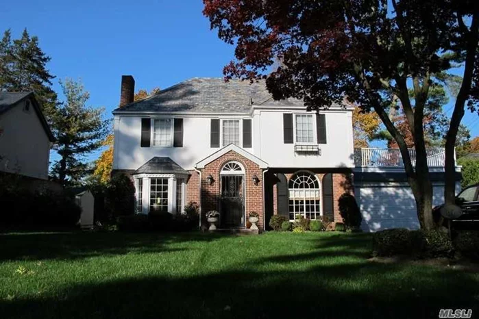 Beautiful Center Hall Colonial located in South Strathmore - 3 bedrooms, 2.5 baths, family room, kitchen with breakfast nook. Living room, formal dining room, hardwood floors throughout. 2-car garage and private rear yard. Close to Munsey Park Elementary and Americana Shopping. Convenient to all! Small Pet.