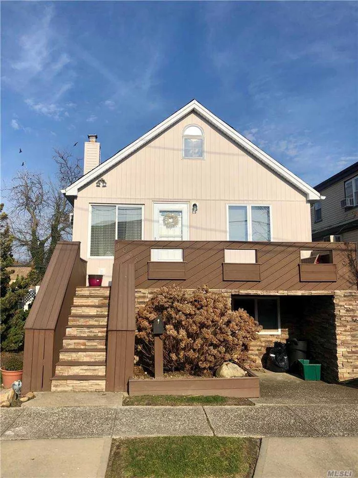 Don&rsquo;t miss this increadible opportunity to own a charming updated bungalow in Barnum Island. Mid block 3 Bedroom 2 Bth, L/R, Kit/Dr, FR, hardwood floors. LOW TAXES! LARGE LOT...Close to LIRR, Park and Beaches. Simply A must see.