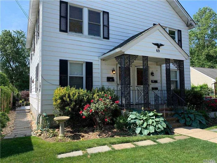 BEAUTIFULLY REDONE 1 BEDROOM APT. IN THE HEART OF SYOSSET. APARTMENT IS NEAR TO LIRR STATION, SHOPPING, HOUSES OF WORSHIP, SCHOOLS AND LIE. APARTMENT IS APPROXIMATELY 600 SQUARE FEET. PRIVATE ENTRANCE. APARTMENT IS IN A LEGAL 3 FAMILY HOUSE ON A DEAD END STREET.