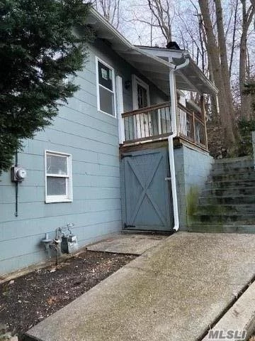 Opportunity Knocks...Come Make 34 Glenna Little Your Own. This Ready To Renovate And Make Your Own Forever Home In The Harbor Heights Park Association, Just Minutes To The Beach And Huntington Village.