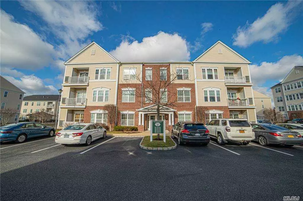 Gorgeous 2 Bedroom 2 fullpath on 2nd floor with balcony, featuring master suite with bath and walk in closet, Large living room / dining room combo, eat in kitchen, 2nd bedroom and 2nd full bath, Laundry in unit....Must see!!-