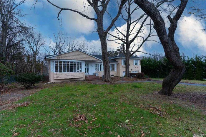 Great one acre plus property in Flower Hill Manhasset. Great opportunity for renovation!