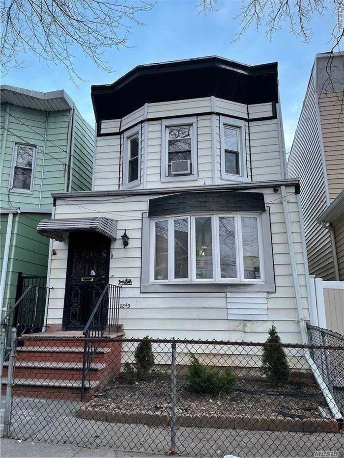 Excellent property for first time buyer.Move in condition. 3 bedrooms, 2 full bathroom and a full finished basement and backyard. Close to trains.