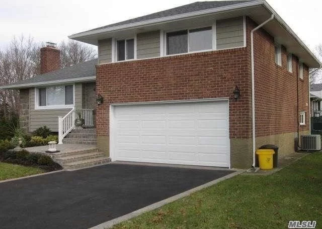 Fully Furnished -Available April 1 - August 31 Beautiful Clearview Village Split .3 Bedrooms 2 1/2 Baths, Large Den, Finished Basement, New Granite Kitchen, Gas Heat & Cooking, 2 Car Garage. Beautiful Heated Sunroom, Landscaped Backyard, Completely Fenced All Around, Paver Patio