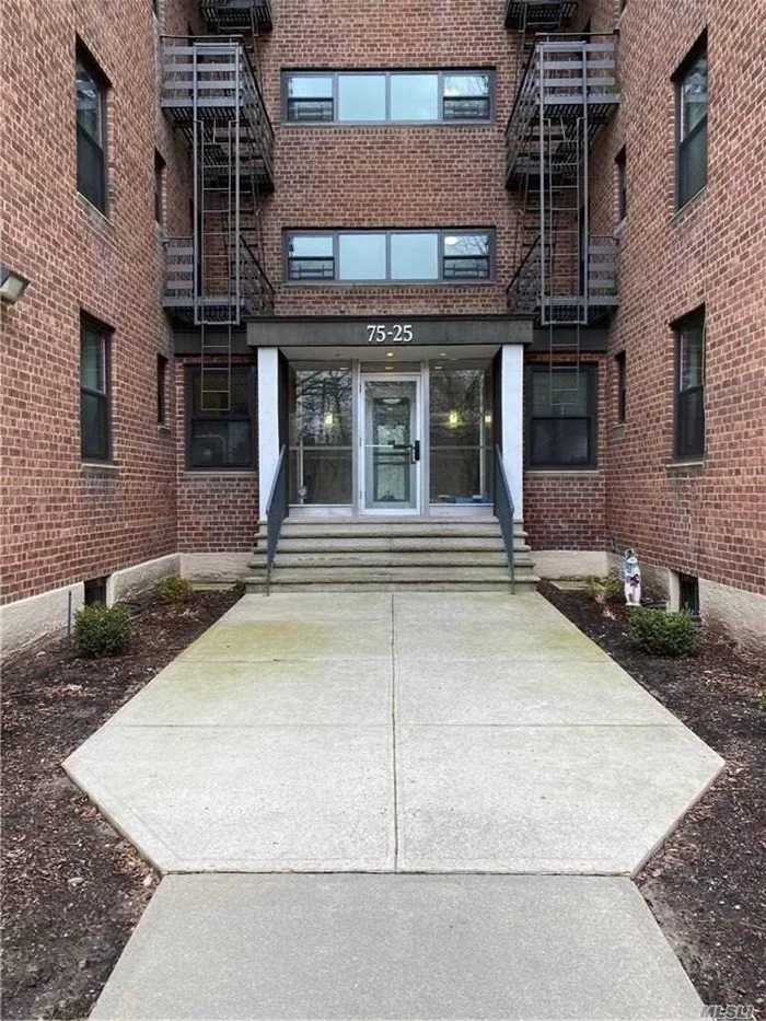 Spacious One Bedroom Unit On 1st Floor. Nice Kitchen and Beautiful Hardwood Floors. Maintenance include water, heat and gas. Amenities include Olympic Pool, Kiddie Playground, Tennis Court and New Fitness Center . 24Hr Security Cameras. Available Q88 and QM5(express to midtown) buses. Close to major highway. Require Board Approval.