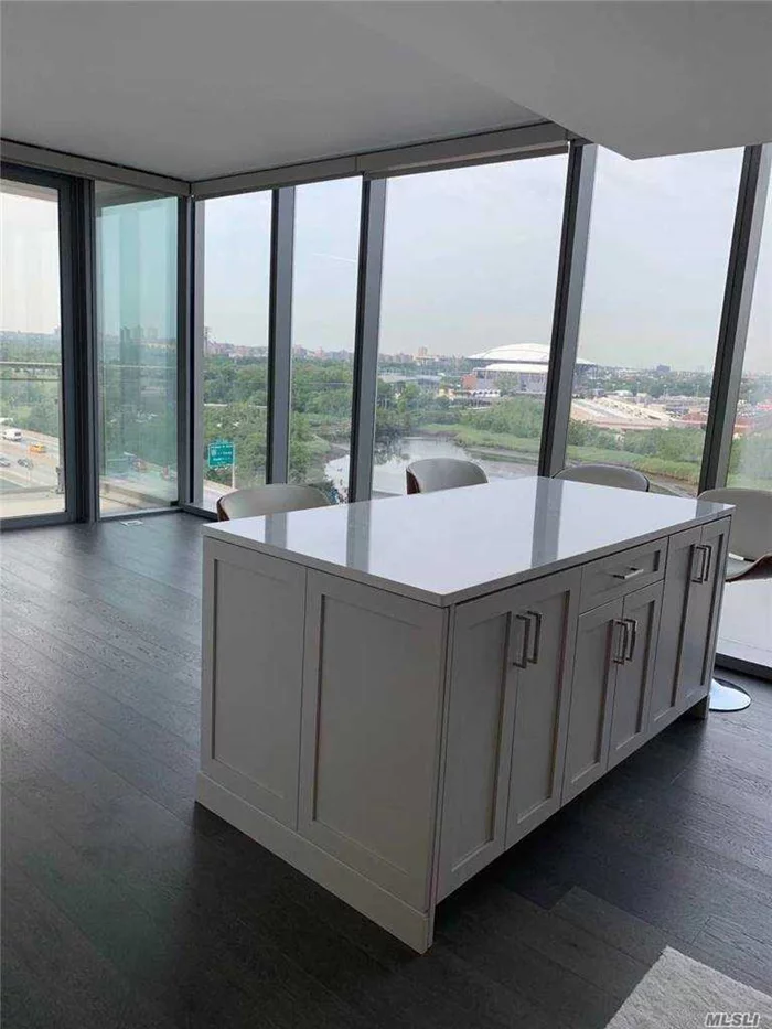 Luxury 2BD/2BA condo with Manhattan view. Facing south & west. Customized kitchen island and room closets, floor cost 70K, Hunter Douglas Curtain, soundproof windows.
