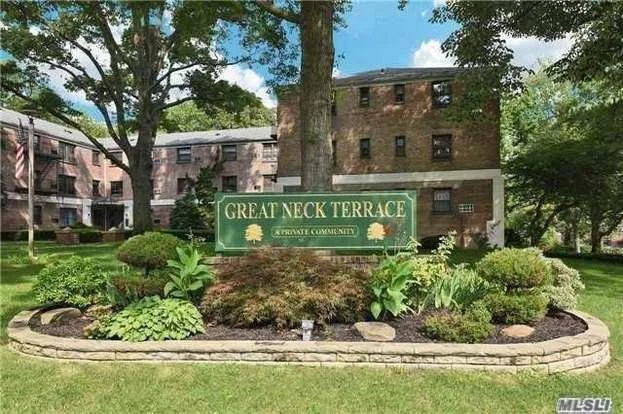 Great Neck Terrace Inner circle, parking spot comes with apt, Low Monthly of $1009.55, close to LIRR little nk train station, close to H mart