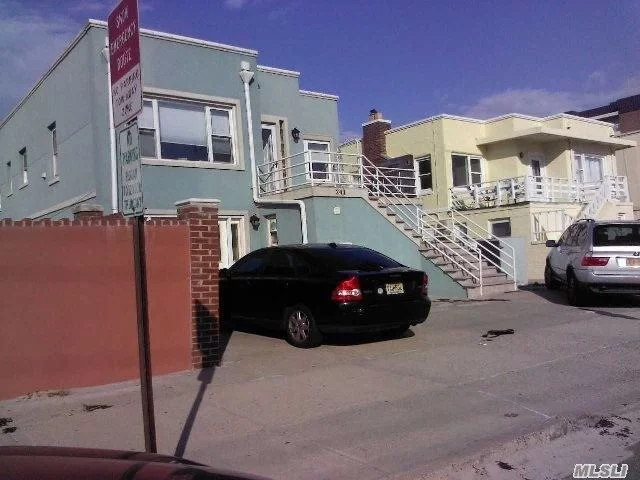 Long Beach: Beachside 2 BR apt walk in,  w/d, 1 parking space, no pets, 1 mos security