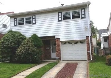 Don&rsquo;t Miss This Rare 4 Level Split! In Clearview Neighborhood Of Bayside! 3 Bedrooms, 2 Baths Plus Den, Hardwood Floors Throughout, CAC, Terrace Off Kitchen, Large Living Room With Vaulted Ceiling, Finished Basement With Washer/Dryer , Use Of Attached Garage and Driveway. ! Minutes to Major Bridges And Highways! Across the street from the Clearview Park Golf Club!  Won&rsquo;t Last...
