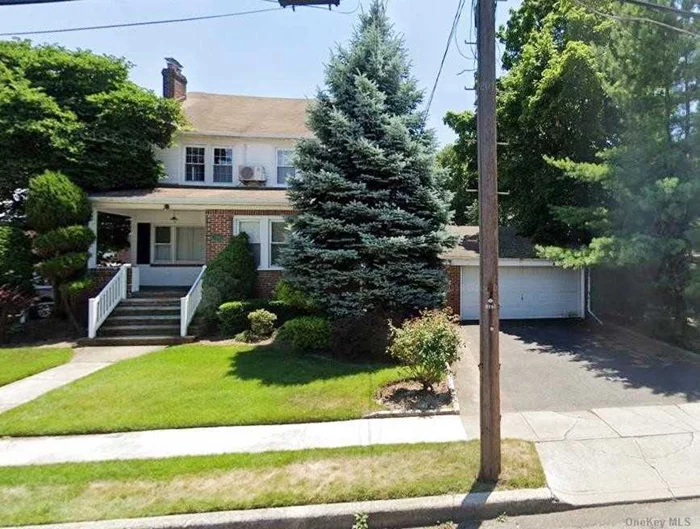 Large beautiful Side Hall Colonial in the heart of Hewlett . Featuring 5 spacious bedrooms, 2.5 bathrooms, Hardwood floors, Kitchen, bedroom with separate entrance on the 1st floor, Master bedroom with Master bath, 2 car garage and much more...Great home for a growing family. Close to Worship, LIRR & Shopping. Hewlett SD#14 schools. 35 Minutes To Brooklyn, 25 Minutes To Queens And 35 Minutes To Manhattan. A Must See!!