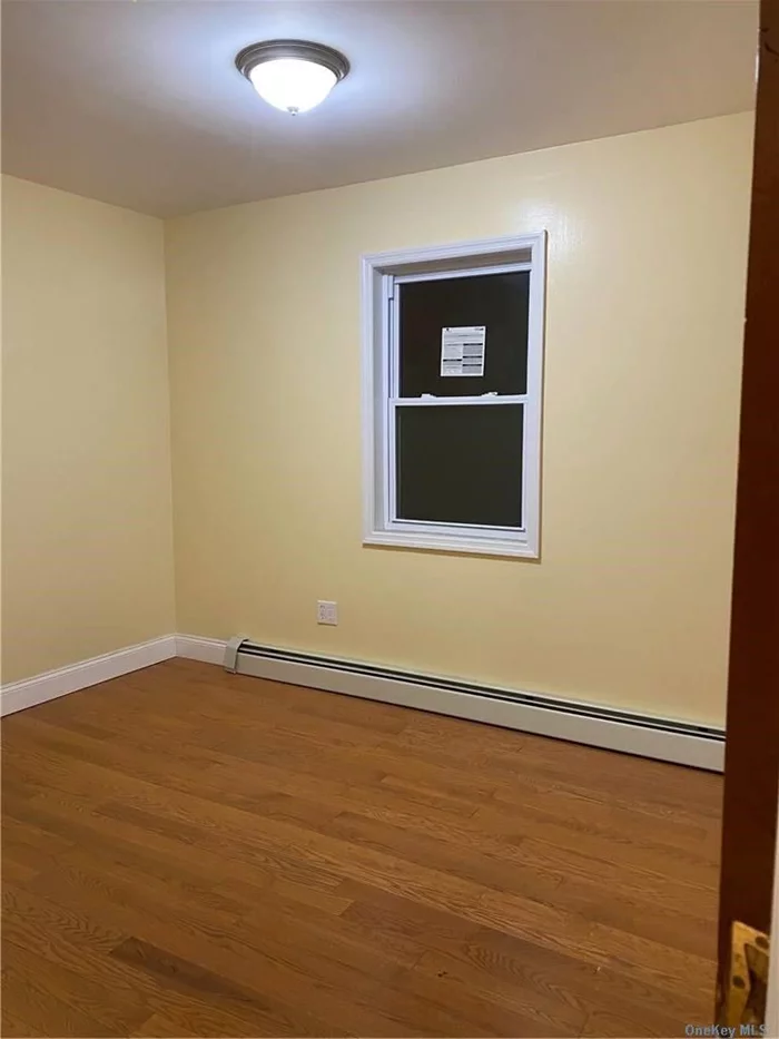 3 BEDROOMS, 2 BATHROOMS, LIVING+DINING+ KITCHEN COMBO DUPLEX NEWLY RENOVATED OFF JAMAICA AVE