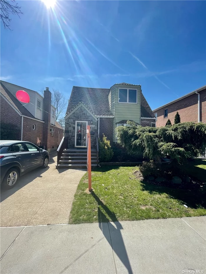 Spectacular 1 family completely detached in the heart of Flushing. Massive lot size, driveway that can fit multiple cars, 1-car garage, big backyard space, and so much more! Close to LIE, public transportation, shops, etc. WILL NOT LAST! Please call today.