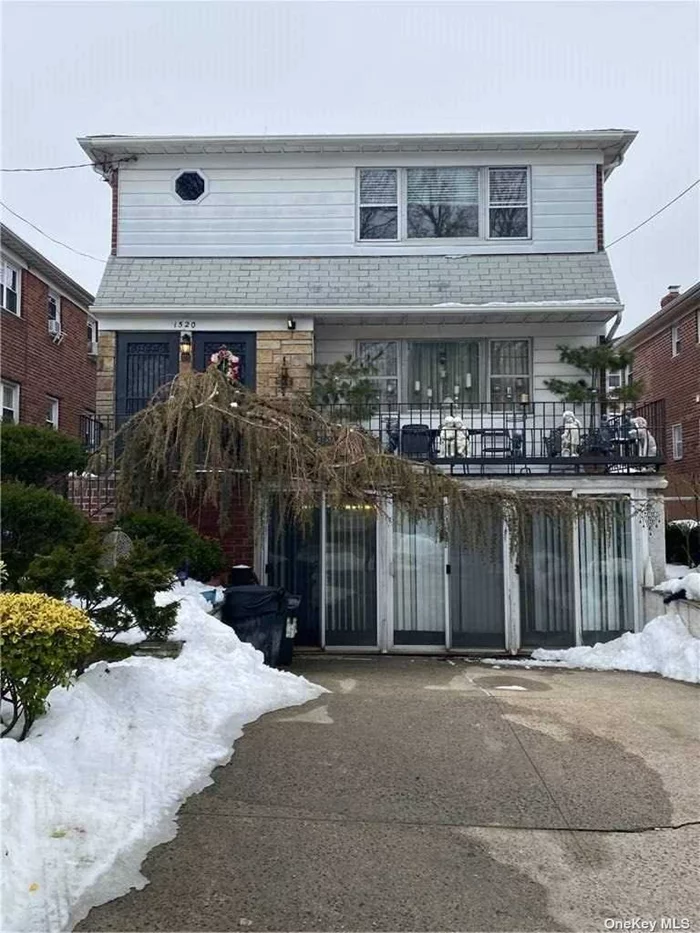 Bright, Spacious Apartment For Rent In Prime Quiet Whitestone Neighborhood. Features Large Eat In Kitchen, Formal Dining Room, Living Room, 3 Spacious Bedrooms And 1.5 Baths. Landlord Pays Heat And Hot Water. Near Major Highways, Shops, Schools, Buses, etc. Must Have Excellent Credit And Income To Apply. No Pets.