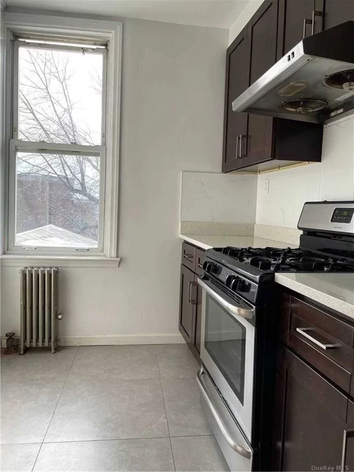 Great Location , 2 blocks to 7 train, 2-level balcony over 1200sqft , full of sunshine, 1 bed with split AC in unit .Tenant pays for all utilities Subject to income check (3X Vs rent), credit(700 or above) & back ground check by 3rd Party such as Transunion smart move(fees cost bare by potential tenant). Application required. Guarantor with assets subject to asset verification and background check