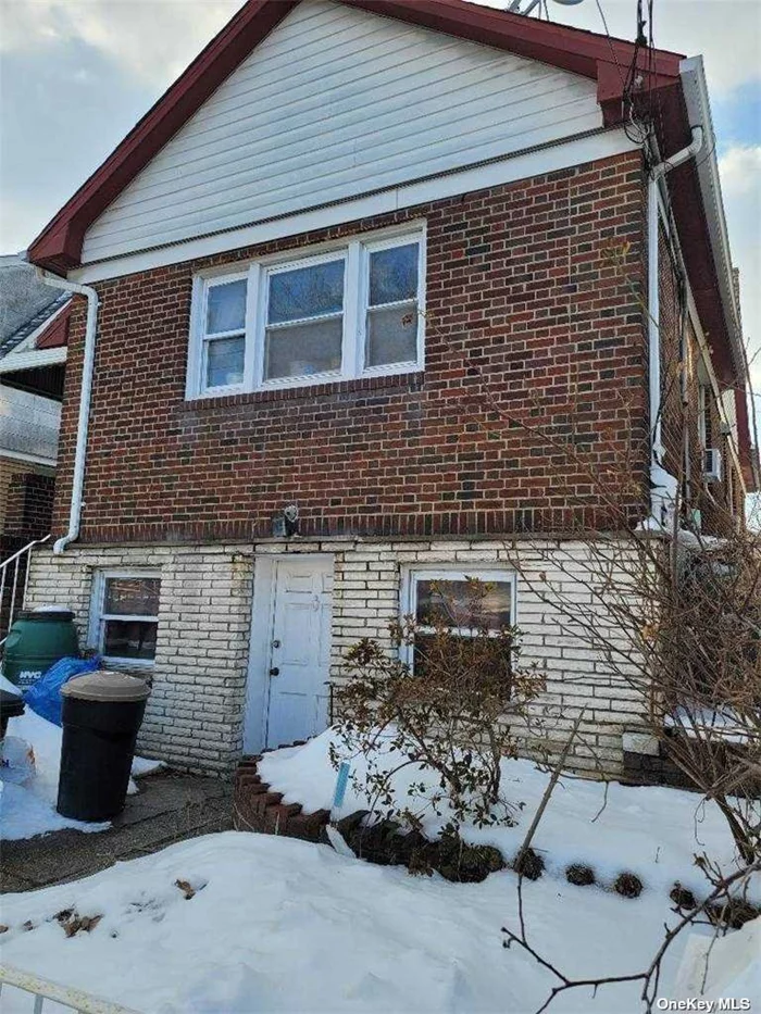 40x100 R4 Zoned, Good location near Queens College , Highway , Bus to Main St.