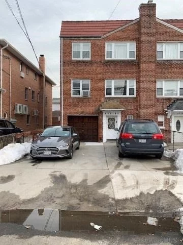 Beautiful 3 Bedrooms 1 Full Bath.Large Living Room, Formal Dining Room, Updated Kitchen , New Bath, Hard Wood Floors, 1Parking Included, Owner pays Heat, 1Block To LIRR& NYC Bus, Banks Shopping, Restaurants.