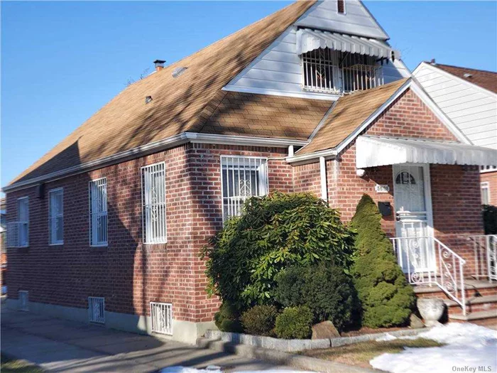 Renovated house with brand new bathroom. Conveniently located at the prime location of Bayside. Close to P.S. 203 HS, shopping, restaurants and highway. 1 Block to bus Q27, Q31, QM5 to Manhattan.