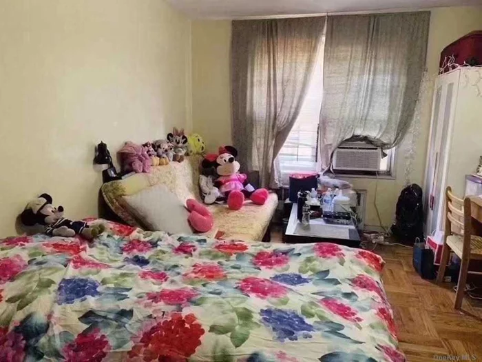excellent location, this charming one bed room one bath located in the center of flushing. wooden floor throughout. every rooms with large windows, easy board require. small dog allowed. laundromat on lower floor. walking distance to 7 subway and long island rail rd. station. close to all shopping , supermarket and restaurants. maintenance fee $930. all included .must see!