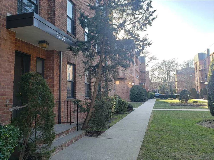 Spacious and Bright One Bedroom Unit On Second Floor. Windows in Every Room that Offer Lots of Natural Light, Plenty of Closets, Carpeting/ Hardwood Floors. Bike Room And Laundry Room In The Complex. Separate Storage Available and Indoor Parking (waitlist). Close To Transportation (Buses & Lirr), Shops, Restaurants, Park and More. No Flip Tax!