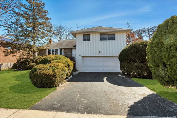 SYOSSET. Unbelieveable opportunity to make this your dream home in the Clearview Village area of Syosset. Perfect mid block location! Spacious rooms with great flow! Priced to sell.