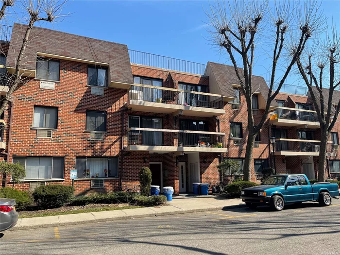 Hillcrest Estates, 1st floor, 2 bedroom / 2 bath condo with W/D, updated kitchen and master bedroom with en-suite master bath. Includes one outdoor parking space. Close to the Q64 and Q65 buses. Zoned for School District 25: PS 154 & IS 250.