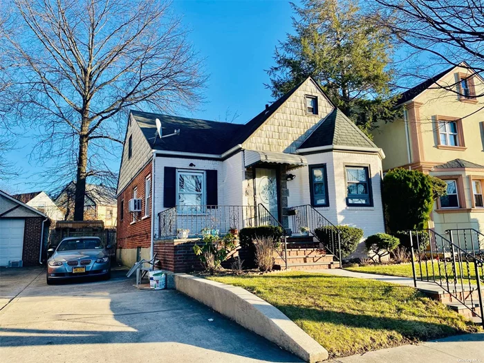 FRESH MEADOWS 3 BEDROOM 3 FULL BATH WITH FINUSHED BASEMENT HOME FOR RENT . HOME OFFERS UPDATED KITCHEN AND BATHS, WHOLE HOUSE FRESHLY PAINTED. OVERSIZED BACKYARD TO ENJOY FOR THE SUMMER. CONVIENTLY LOCATED CLOSE TO TRANSPORTATION, PARKS, SHOPPING AND HOUSE OF WORSHIP, DIST 26!!!