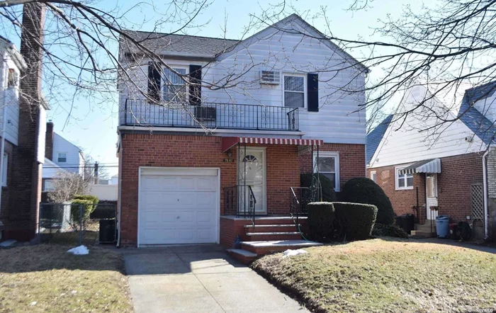 Very well kept in a prime area of fresh meadows. Close to Cunningham park area transportation & shopping.