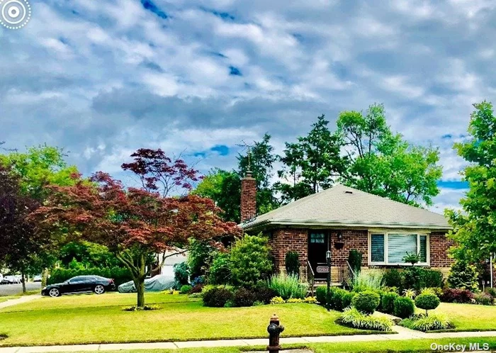 A Large Solid Ranch In Excellent Condition Sits On A 6000 SF Corner Lot In White Stone. Recently Fully Renovated. Gap New Roof Installed In 07/2020 With Warranty And Many More Remark Features. 3 Year Old Professional Landscaping On All Grounds. Q15. Q15A Directly To #7 Strain. Express Buses To NYC Is 2 Min. 5 Min Drive To LIRR. walking to beautiful Bowne Park