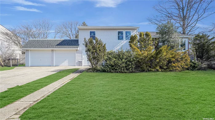 If a Split level style home is what you&rsquo;re looking for, look no further! This MUST SEE 3 bedroom, 2.5 bath home is sitting on a Cul-De-Sac with endless possibilities. Brand new kitchen with granite countertops and stainless steel appliances, Roof Deck, and Full Basement! Great Location minutes away from Long Island Expressway, Schools and Shops. This property is a commuters dream!