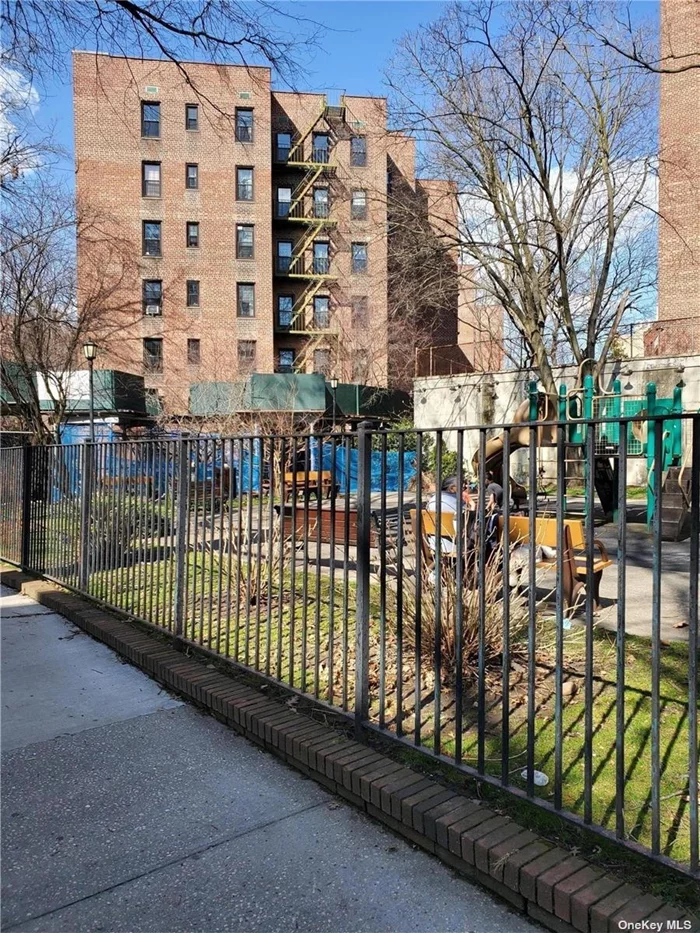 Beautiful, large, freshly painted 1 bedroom apartment in the heart of Queens. Stainless steel appliances, hardwood floors. Currently on the wait list for the parking spot (the seller is willing to trade names with the new tenant). 5 min walk to E/F train and bus station. Well maintained building. Close to parks, shops, restaurants. Maintenance fee includes taxes, water and heat.