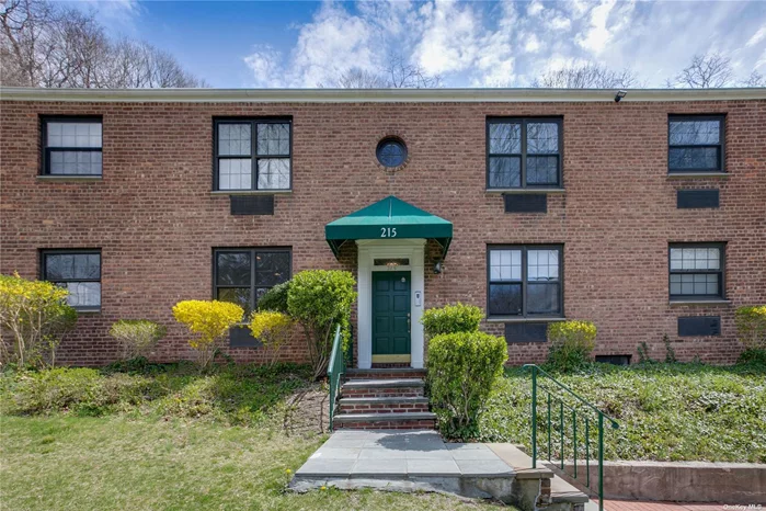 Roslyn. Updated First Floor 2 Bedroom/1 Bath Apartment In Ideally Located Garden Apartment Community. Polished Hardwood Floors Throughout, Updated Kitchen And Bath, Great Closet Space, & Eat In Kitchen W/Gas Cooking. On Site Parking And Storage Available (Add&rsquo;l S). Resident Super.