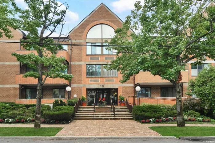 elevator condo building walk to LIRR , Duplex unit , 2 master bedroom 1250 sq ft , no board approval, 2 cars parking garage included , choice of North/South Great neck school, washer and dryer in unit , extra storage space, pets friendly building