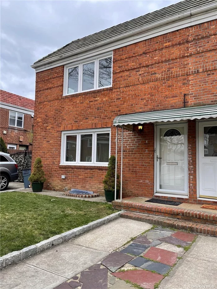 Bright, Spacious 2 Bedroom 1 Bath Apartment for Rent. Apartment features New Windows, New Carpet, and a Fresh Paint! Close to Transportation, Stores, and Schools. District 26!