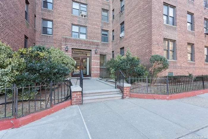 Spacious One Bedroom Apartment in a Great Area of Forest Hills. The Unit Features an Eat-in Kitchen, Bright Living Rooms, Spacious Bedroom, Beautiful Hardwood Floors Throughout and Ample of Closet Space. Excellent Location, Close to Public Transportation, Food Stores, Restaurants,  Schools.